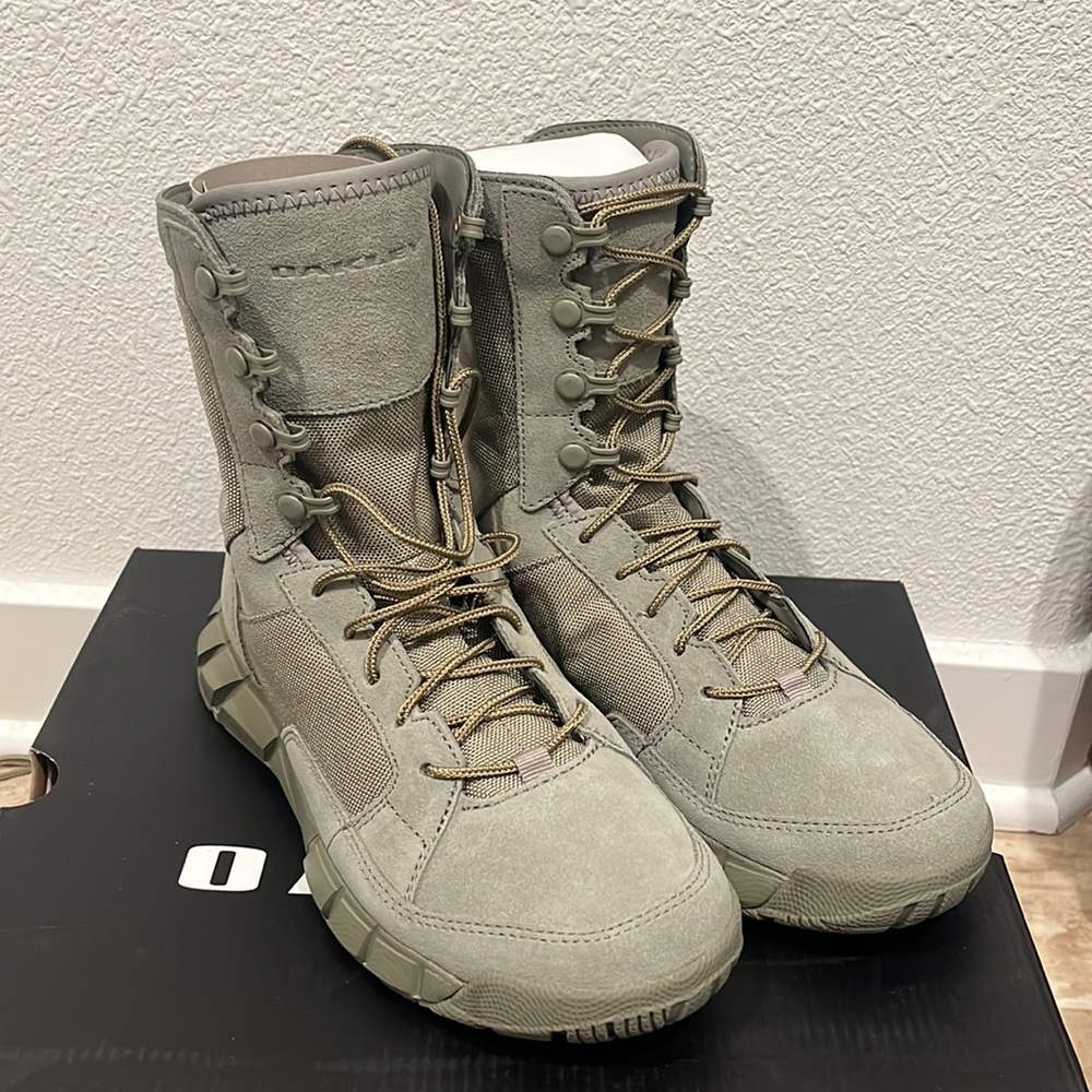 OAKLEY LT ASSAULT 2 Boots Sage size 4